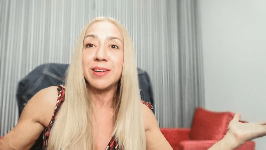 Saiba os 7 alimentos que pioram os sintomas da menopausa.